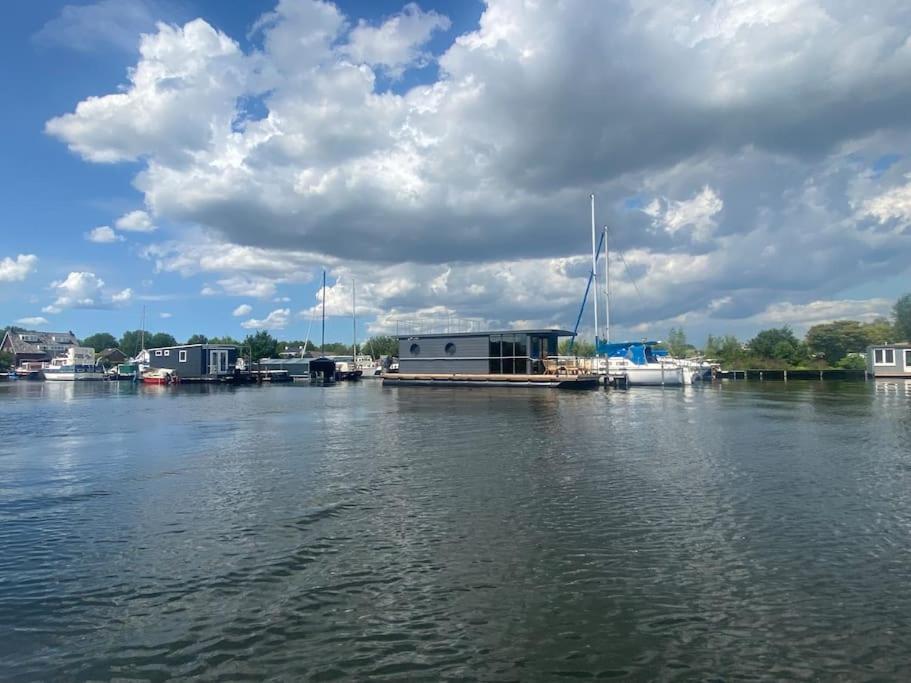 La Mare Houseboat Hotel Nederhorst den Berg Exterior photo